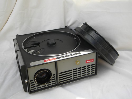 1960 Kodak model 550 carousel slide projector w/remote and rotary tray
