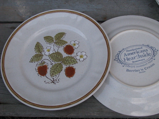 4 vintage Japan stoneware dinner plates, Hearthside Berries N Cream