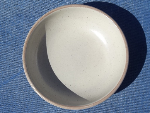 60s mod Tempo pottery soup bowls, cups & saucers, Metlox Poppytrail