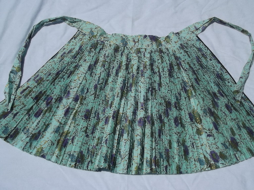 60s vintage cotton print apron, accordian pleated  fabric, full skirt