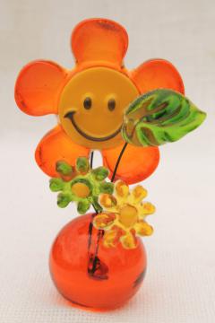 70s happy smiley face daisy paperweight, mod vintage colored lucite plastic flowers