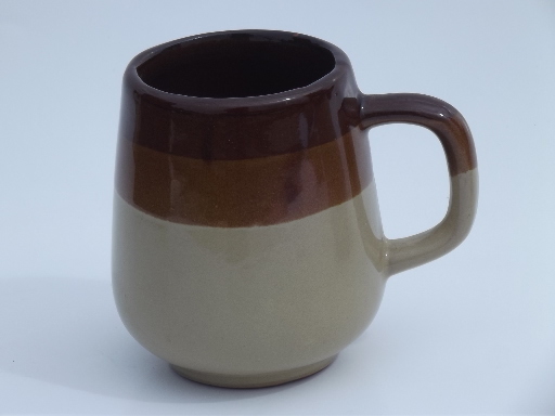70s retro brown band stoneware mugs, cups set in wood Coffee House rack