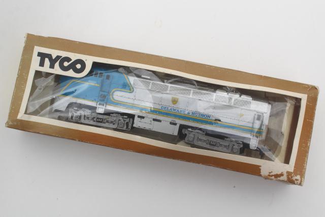 70s vintage Tyco HO scale electric trains, cars & engine original boxes