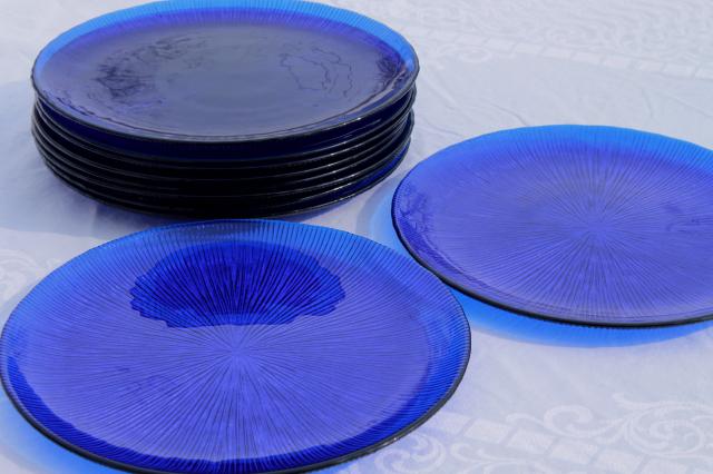 70s vintage cobalt blue glass dinner plates, retro ice texture Sasaki rain glass
