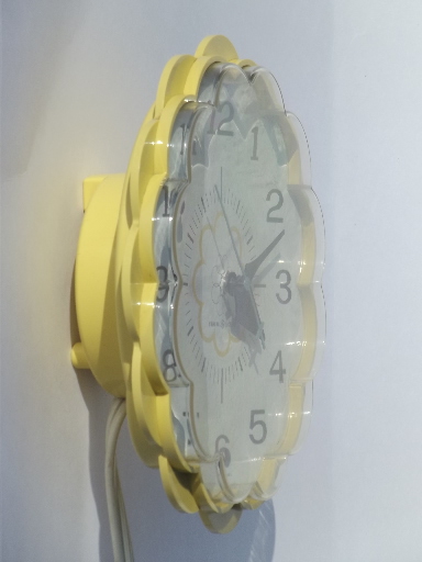 70s vintage GE electric kitchen wall clock, retro yellow daisy flower