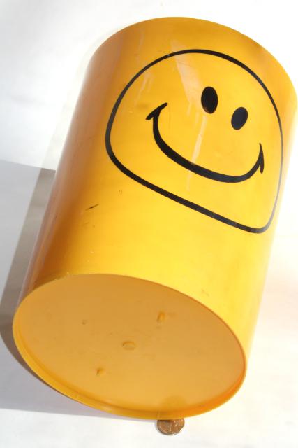 70s vintage smiley face plastic wastebasket, retro pre-emoji yellow smile!