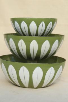 Cathrineholm lotus green & white enamel bowls nesting stack, mid-century vintage