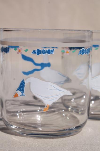 Country Geese blue ribbon goose print drinking glasses, retro 80s vintage Libbey tumblers