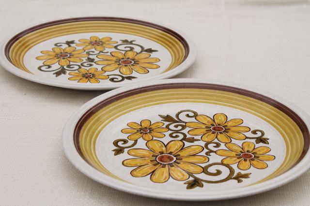 Fiesta flowers retro 70s vintage Japan stoneware dinner plates, Nu Stone International Silver