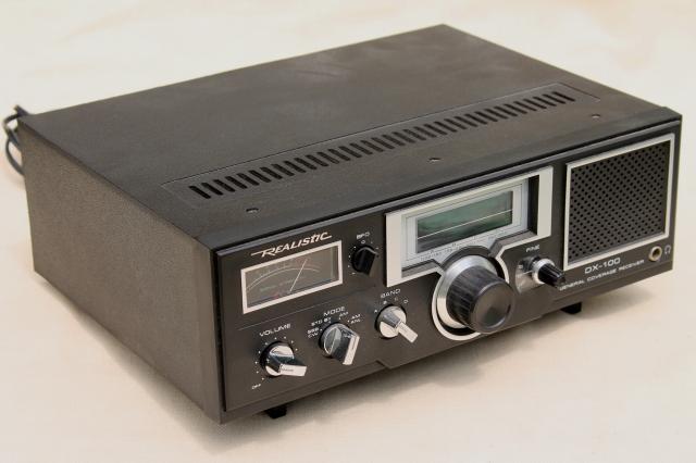 Realistic/Tandy DX-100 4 band receiver 80s vintage shortwave radio w/ original box 