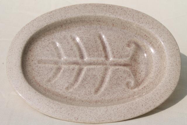 Red Wing pottery platter w/ drippings well, plain tan speckle Bob White go-along