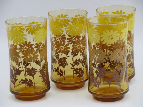 Amber gold 70s vintage Libbey glass tumblers w/ retro daisies print