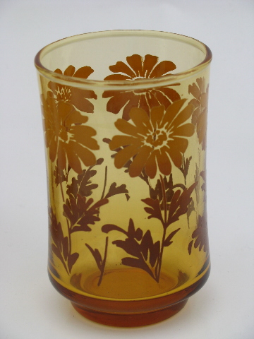 Amber gold 70s vintage Libbey juice glasses w/ retro daisies print