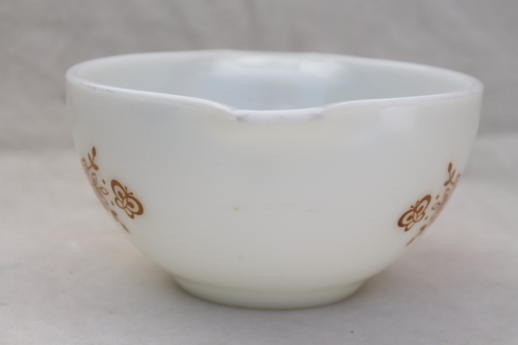 Butterfly gold vintage Pyrex glass cinderella mixing bowl, Corelle pattern go-along