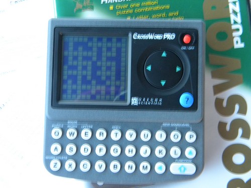 CrossWord Pro hand held electronic work puzzle game w/original case