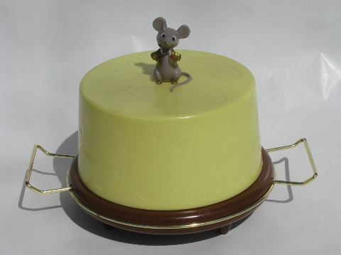 Cute 60s vintage cheese cover, plate & dome w/ plastic mouse!