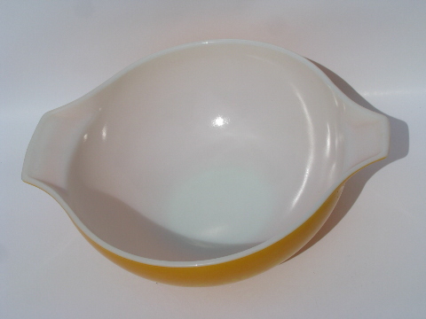 Daisy pattern retro vintage orange / yellow Pyrex glass bowl, 4 qt