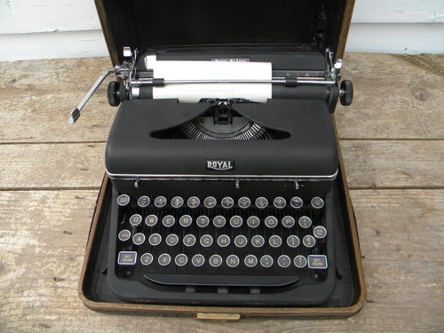 Early Royal De Luxe typewriter w/ glass keys and tweed case 1940s vintage