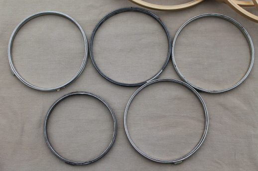 Embroidery hoops lot, vintage & new old stock wood needlework hoops for wall art & fabric frames