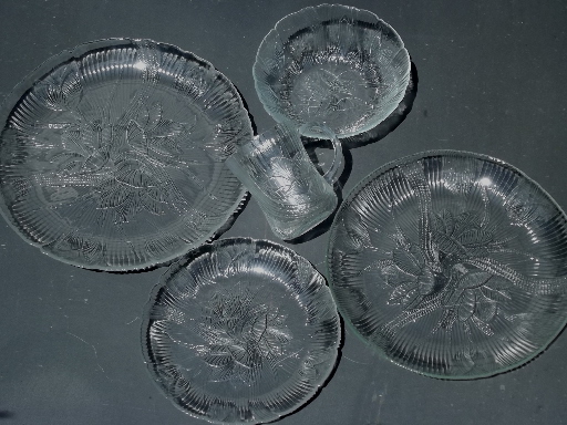 French Arcoroc glass Canterbury pattern dishes, complete set for 4