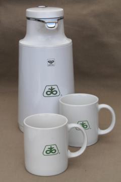 Glass lined insulated pitcher & coffee mugs w/ vintage Pioneer seed advertising