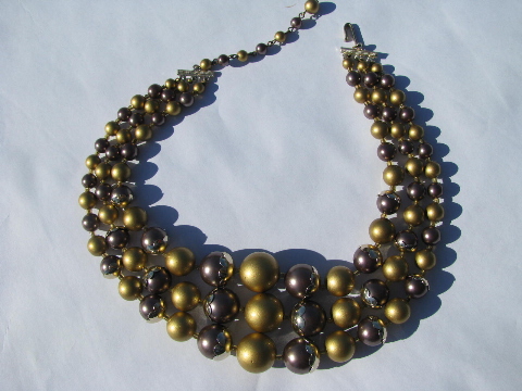 Gold tone chains of pearls, 50s-60s vintage plastic pearl bead necklaces lot