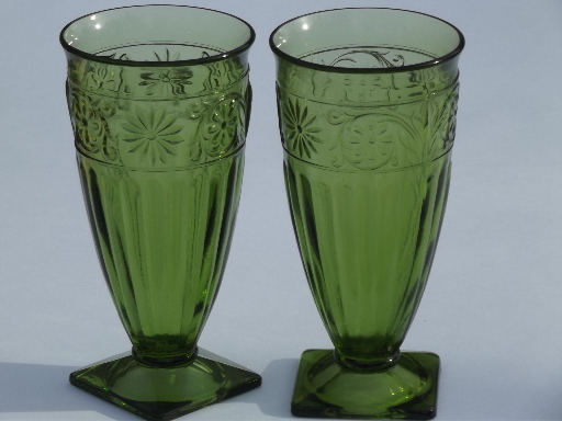 Green daisy vintage Indiana glass tall footed tumblers, iced tea glasses