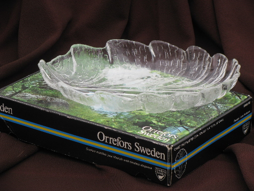 Lars Hellsten / Orrefors glass dish in box,  Eden tree of life leaf