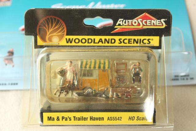 lot HO scale vintage model railroad miniatures, mini figures people & accessories