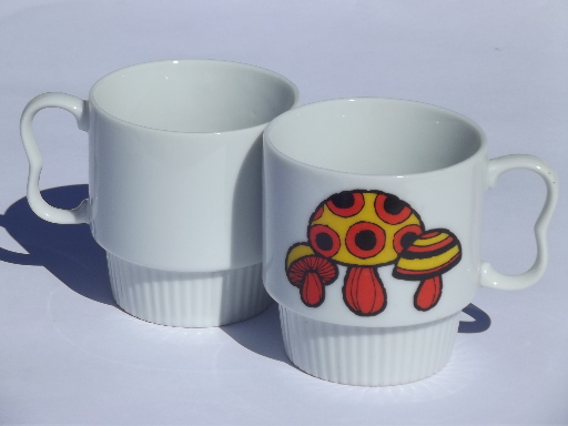 Magic mushrooms 70s vintage ceramic cups w/ poison spotted toadstools