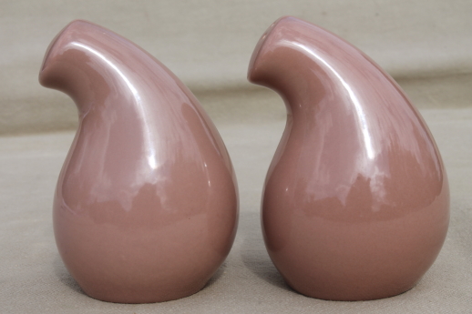 Mid-century mod vintage California pottery salt & pepper shakers, shmoo style S&P set