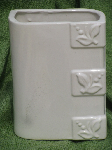 Mid-century vintage USA pottery vase, ivory white berry and leaf pattern