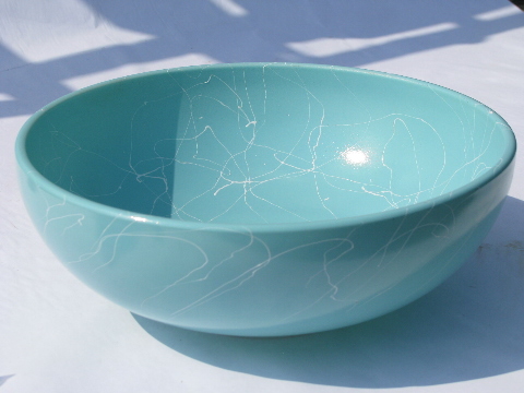 Mod 1950s drizzle string pattern turquoise / white bowl, vintage Hazel Atlas kitchen glass