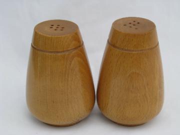 Mod blond wood retro salt and pepper shakers, S & P