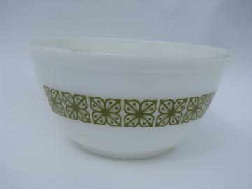 Mod square flowers, verde green / white vintage Pyrex kitchen glass mixing bowl