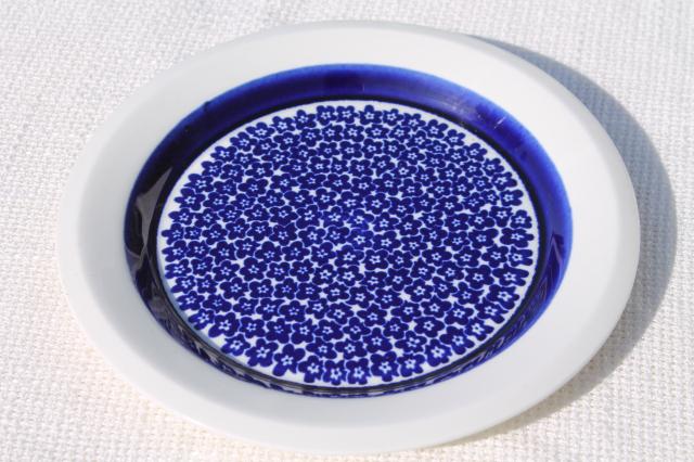 mod vintage Arabia Finland pottery dinnerware, Faenza blue flowers chintz china plates