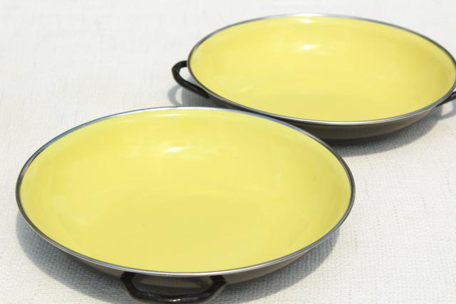 mod vintage Italian cookware set, colored enamel paella pan casseroles w/ skillet handle