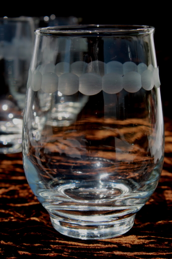 Mod vintage stemless wine glasses w/ etched dots, round roly-poly wine glass tumblers
