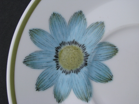 Noritake up-sa daisy china cups & saucers, mod flowers