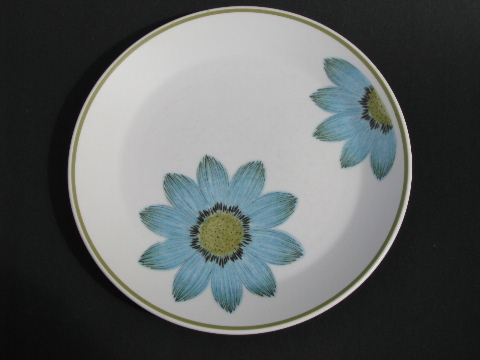 Noritake up-sa daisy china salad plates, mod flowers