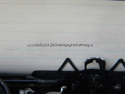 Remington Rand Noiseless manual typewriter w/bakelite keys 1940s vintage
