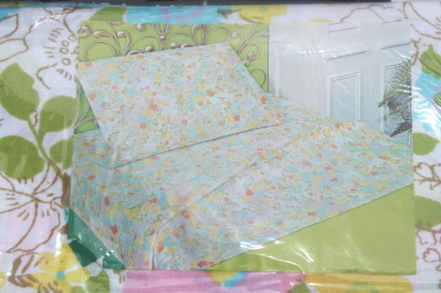 retro 70s 80s flowered print bed sheets, sealed vintage bedding, flat sheet set of two