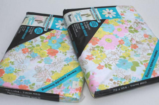 retro 70s 80s flowered print bed sheets, sealed vintage bedding, flat sheet set of two