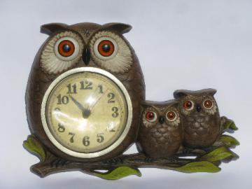 Retro 70s vintage Burwood plastic kitchen wall clock, owl family