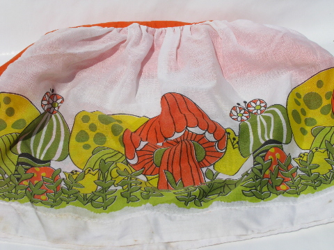 Retro 70s vintage mushrooms print fabric cover for sewing machine