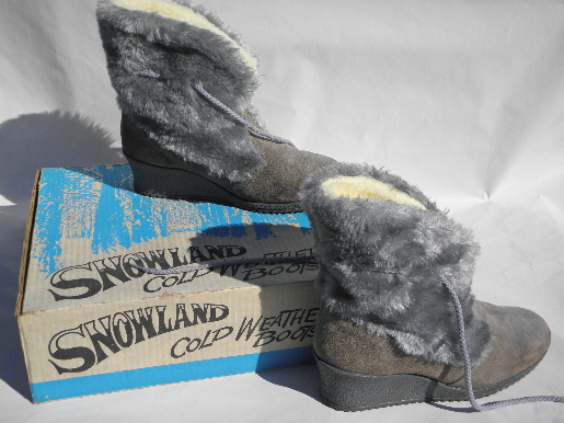 Retro 70s vintage snow boots, grey leather turn down furry cuffs, wedge heels