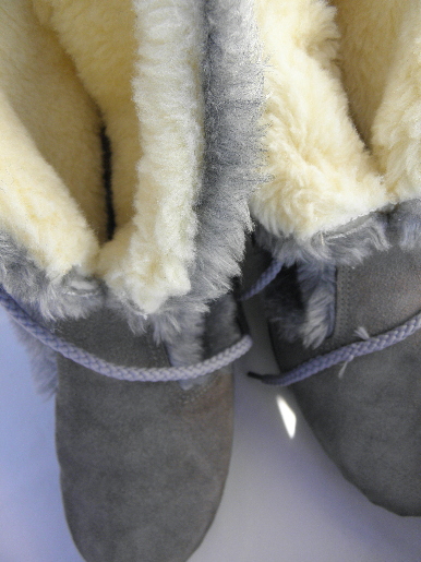 Retro 70s vintage snow boots, grey leather turn down furry cuffs, wedge heels