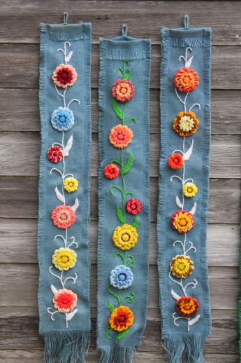Retro burlap wall hanging art, loopy yarn flower embroidered fabric banners, modern rustic vintage