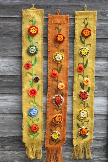 Retro burlap wall hanging art, loopy yarn flower embroidered fabric banners, modern rustic vintage