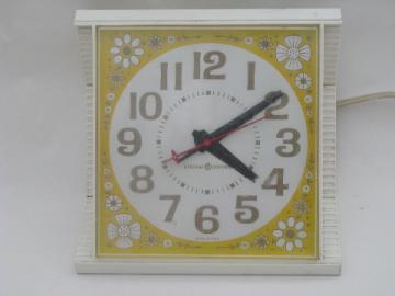Retro daisy print vintage electric kitchen wall clock, yellow/white daisies